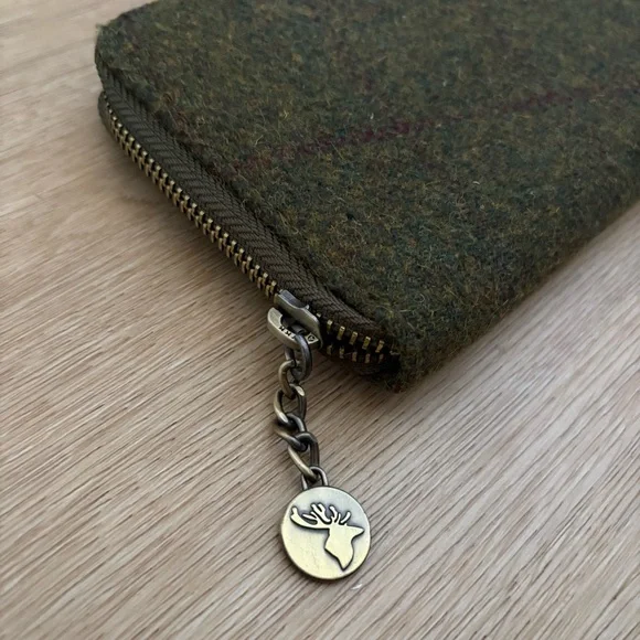 House of Tweed Olive green zippered wallet NWT - Picture 2 of 7